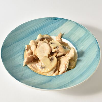 Курица с грибами в сливочном соусе в На Востоке на Востоке по цене 3800 ₸