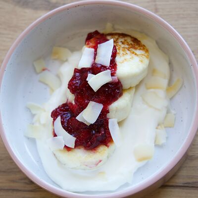 Воздушные сырники в Миндаль Coffee & Food по цене 299 ₽