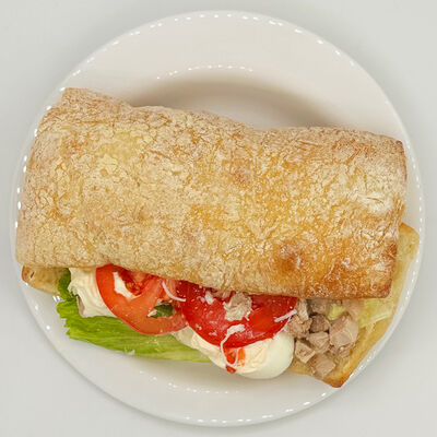 Чиабатта с курицей Цезарь в Уголок по цене 695 ₽