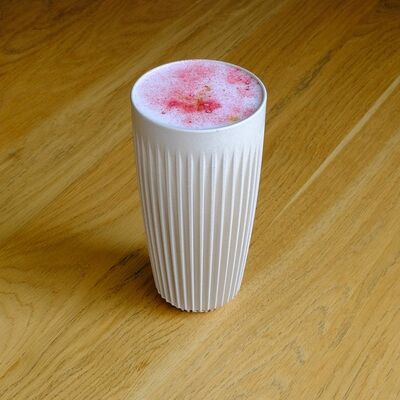 Латте малина - фисташка в New york coffee по цене 350 ₽