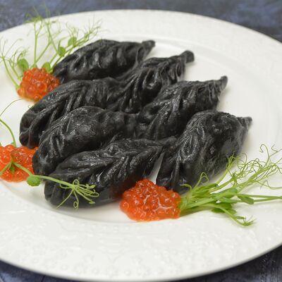 Пельмени с лососем и судаком и красной икрой в Сударь по цене 830 ₽