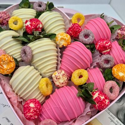 Клубника в шоколаде Сердечко сладостив Strawberry Мастерская клубники в шоколаде по цене 4100 ₽