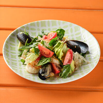 С морепродуктами, миксом салатов и авокадо в Сорренто by Novikov по цене 1590 ₽