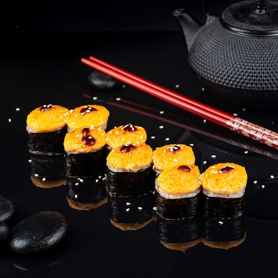 Запеченный ролл с лососем в Татаки по цене 379 ₽