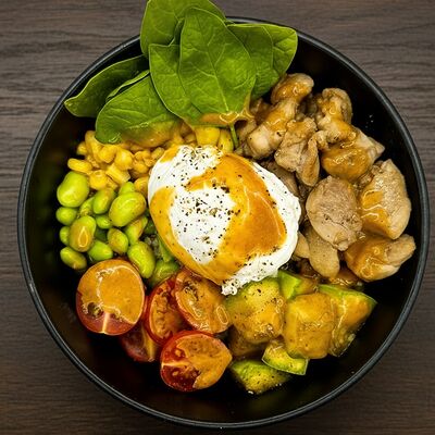 Боул с курицей в CAFE BAZAR по цене 590 ₽