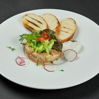 Тартар из лосося и авокадо в Седьмое небо