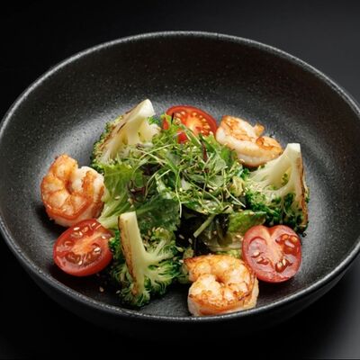 Салат с креветками и водорослямив Stories по цене 699 ₽