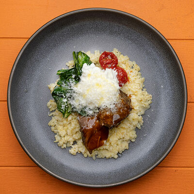 Щечки с булгуром и сыром Страчателла в Сорренто by Novikov по цене 810 ₽