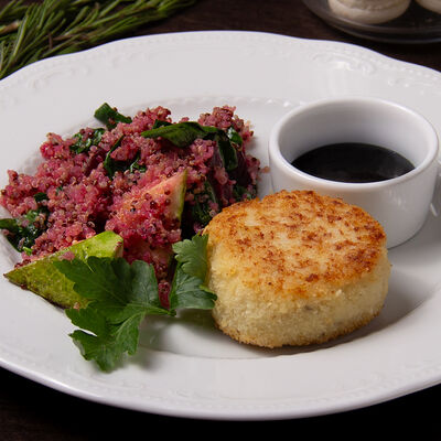 Щучья котлета со свекольным киноа в La Maison гастробутик по цене 810 ₽