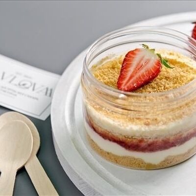 Наполеон с клубникой в PAVLOVAA по цене 539 ₽