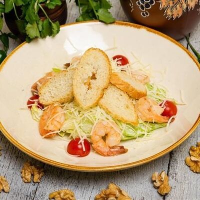 Салат Цезарь с креветками в Три хинкали&Шашлык по цене 610 ₽