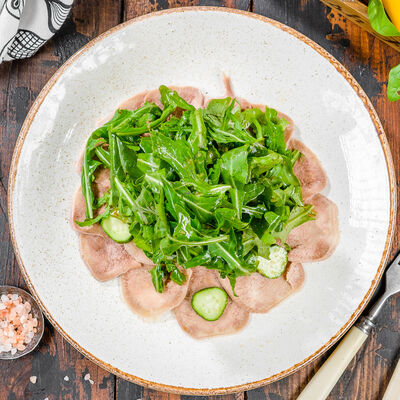 Салат с телячьим языком в Роял Палас по цене 610 ₽