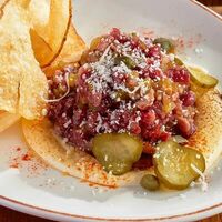 Тартар из говядины с трюфельным соусомв BBQ Beer Restaurant