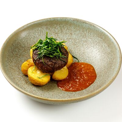 Бифштекс с картофелем беби в Biggies по цене 1120 ₽