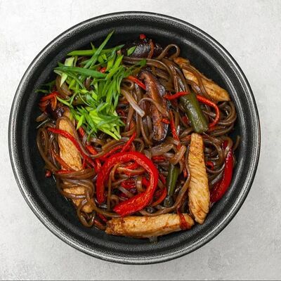 Wok №2 Соба с курицей в Пингви суши по цене 395 ₽