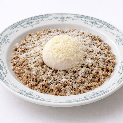 Гречка с пармезаном и яйцом пашот в Mio Bistrot по цене 650 ₽