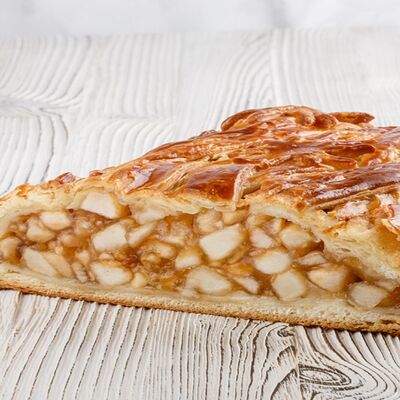 Пирог яблоко корица в MaxBakery по цене 750 ₽