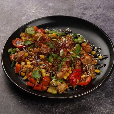 Жареный рис по-тайски с курицей в Tuk Tuk Asian Food по цене 675 ₽
