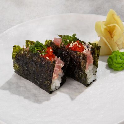 Острый суши с тунцом (2 шт) в Delicates Club по цене 450 ₽