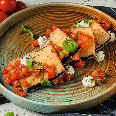 Хрустящие баклажаны с сыром сулугуни в Баклажан в ТЦ 