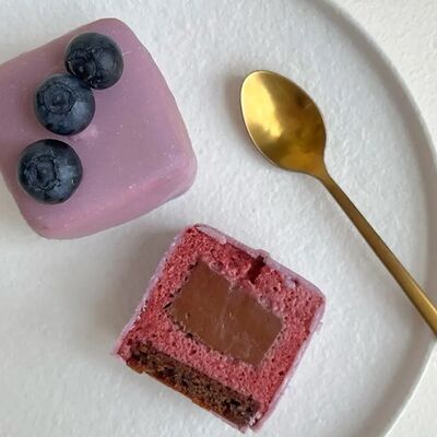 Веганское пирожное Ежевика-черная смородина в Tortterry по цене 420