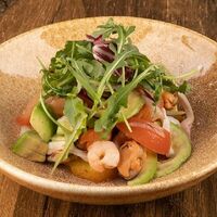 Салат с морепродуктами в El sol