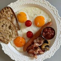 Анлийский завтрак в Кафе Slasty Store