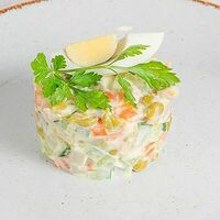 Салат Оливье с ветчиной в Луиджи & Тосё