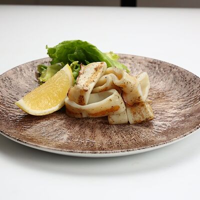 Филе кальмара гриль в Сытый кит по цене 670 ₽