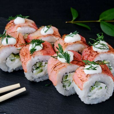 Ролл Опалённый с беконом в Sёmga по цене 379