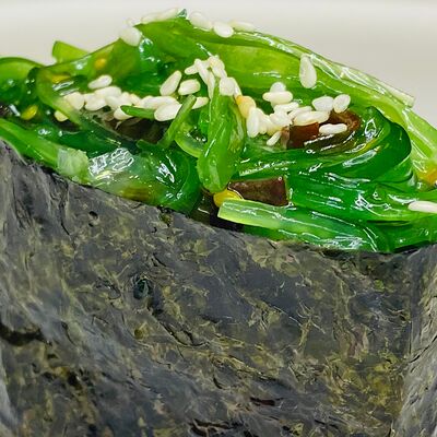 Гункан с салатом чука в Наша кухня по цене 140