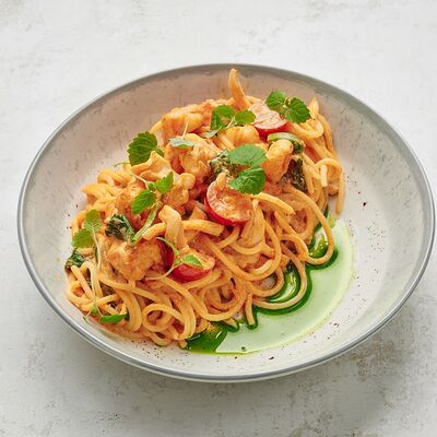 Паста с креветками и кальмаром в соусе Том Ямв Merzen по цене 760 ₽