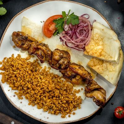 Шашлык куриный с гарниром в Нуар по цене 679 ₽