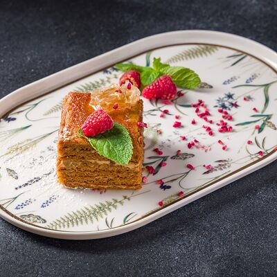 Медовик в Шале Берёзка по цене 580 ₽