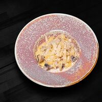 Феттуччине с курицей и грибами в Veranda Bar