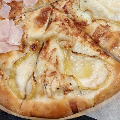 Хачапури с беконом и грушей в Мимино по цене 700 ₽