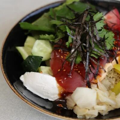 Поке с тунцом, маринованным дайконом и манговым соусом в VERANDA BAR по цене 820 ₽