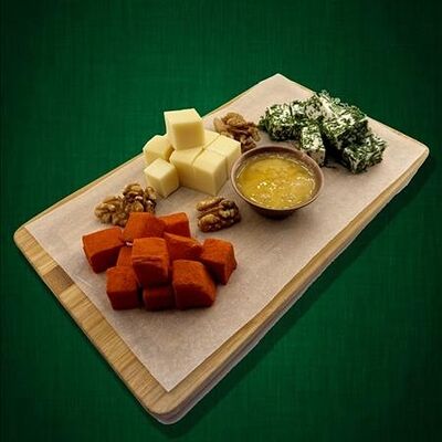 Сырная нарезка в Дача по цене 660 ₽