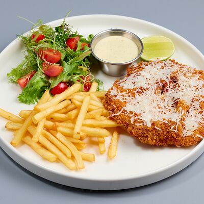 Куриный шницель с картофелем фри в Stella Lounge по цене 34 р.