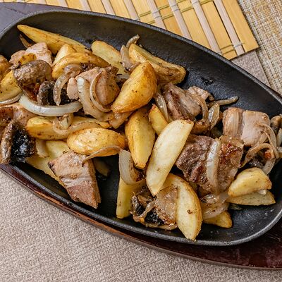 Сковорода со свининой в Бурито по цене 650 ₽