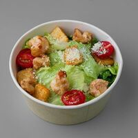 Цезарь с креветками в Gusto