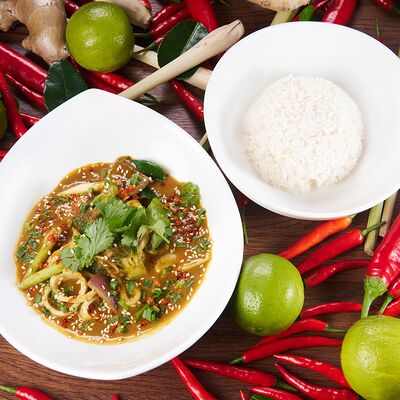 Кальмар в желтом карри в Chow Chow по цене 810 ₽