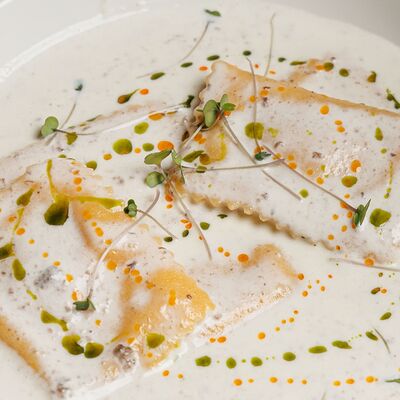 Равиоли из тыквы с кремом из пармезана в Гастрономический ресторан Москва по цене 830 ₽