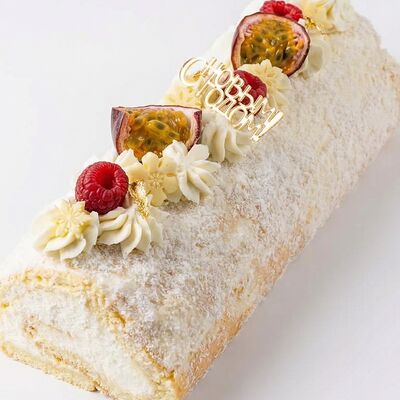 Рулет тропический бисквитныйв Mosdesserts по цене 3900 ₽