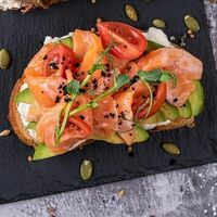 Брускетта с лососем в Refettorio