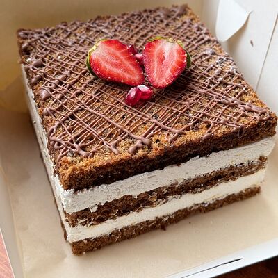 Бенто торт морковный в Кофейня 8512 по цене 715 ₽