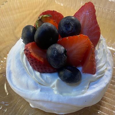 Пирожное Павловав Грузинская кухня Пурмарили по цене 690 ₽