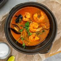 Острый суп с морепродуктами в стиле том ям в Hygge Kafe