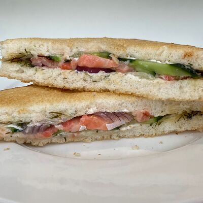 Сэндвич с семгой в Самовар на Минусинской по цене 344 ₽