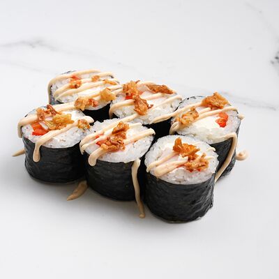 Малый ролл с помидоркой, курицей, сыром, соусом спайси и луком фри №16 в Ёбисан по цене 489 ₽